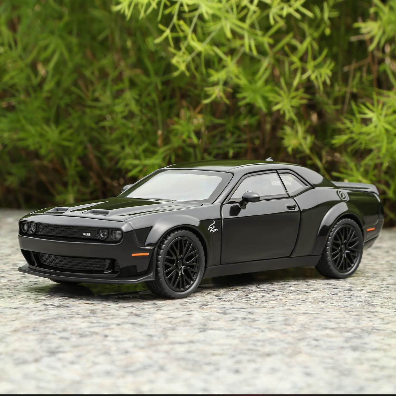 Exclusive white alloy metal die-cast car model with black hood and racing stripe, featuring pull-back action, perfect for collectors and kids' play from Usmile Toys.
www.usmile.toys
