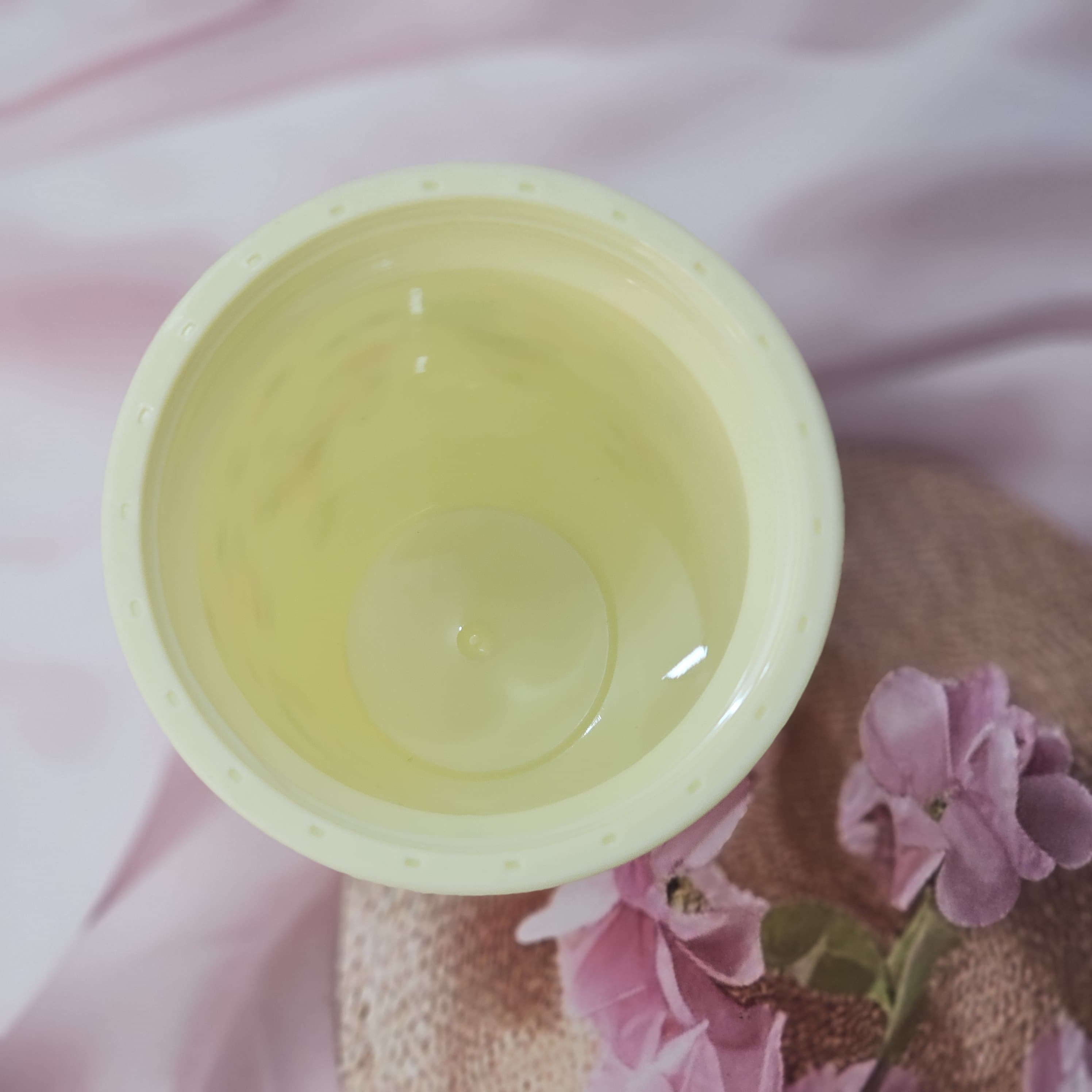 Fun Usmile Toys 'Oreo ice cream' themed tumblers for kids, featuring a pink tumbler with mint green 'frosting' and sprinkles, and a lime green tumbler with chocolate drizzle. These unique sipper cups are ideal for parties and making drinks exciting." www.usmile.toys