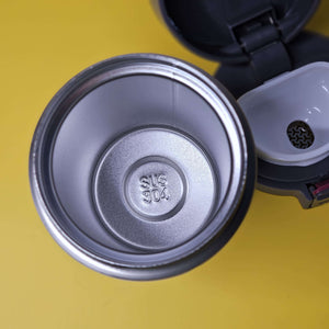 Clearly describes the color, highlights the "COFFEE" branding on the mug, and specifies the "flip-top" lid, all of which are visible and unique to this mug. Includes brand name. www.usmile.toys